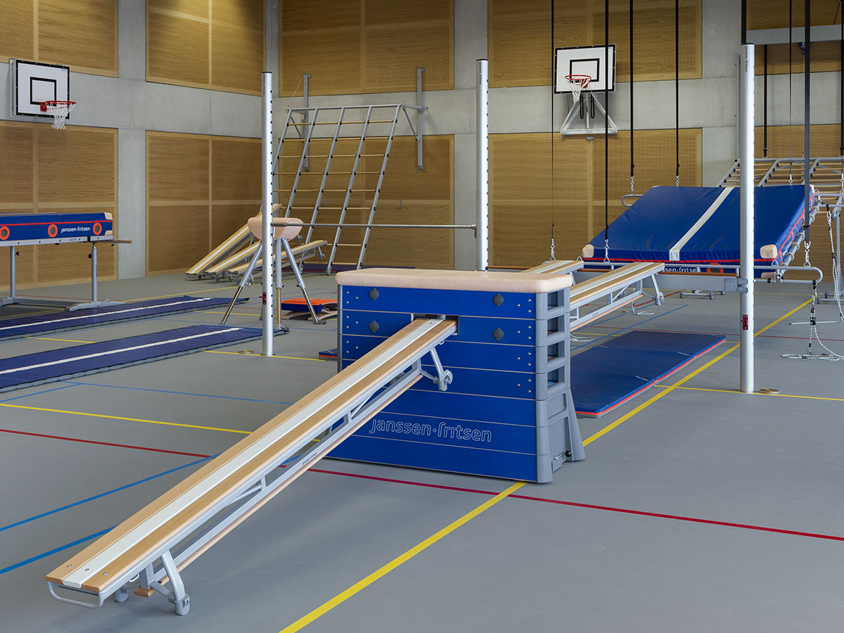 1-Gymzaal-springkast-turnbank