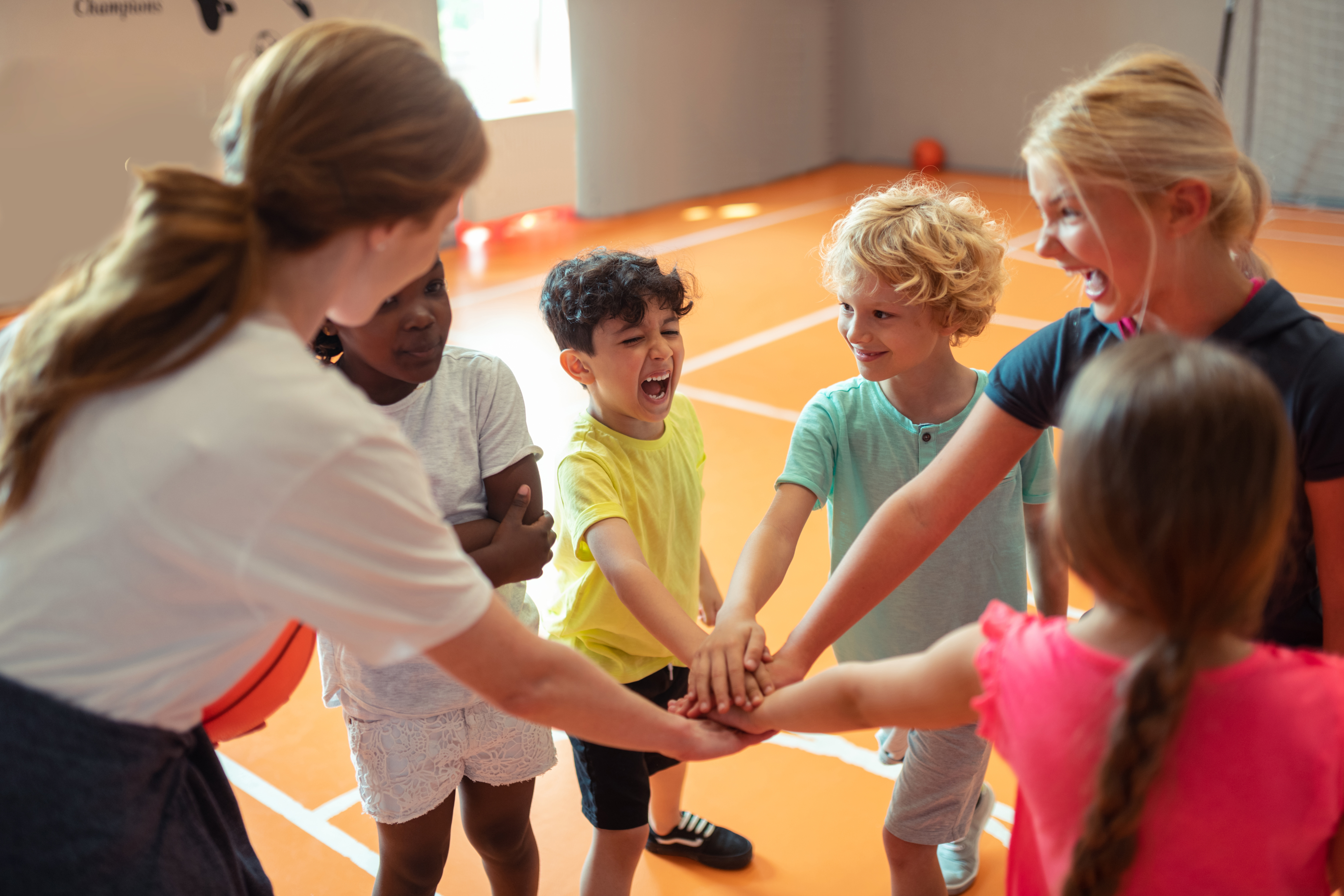 Kinderen zijn klaar voor de gymles.